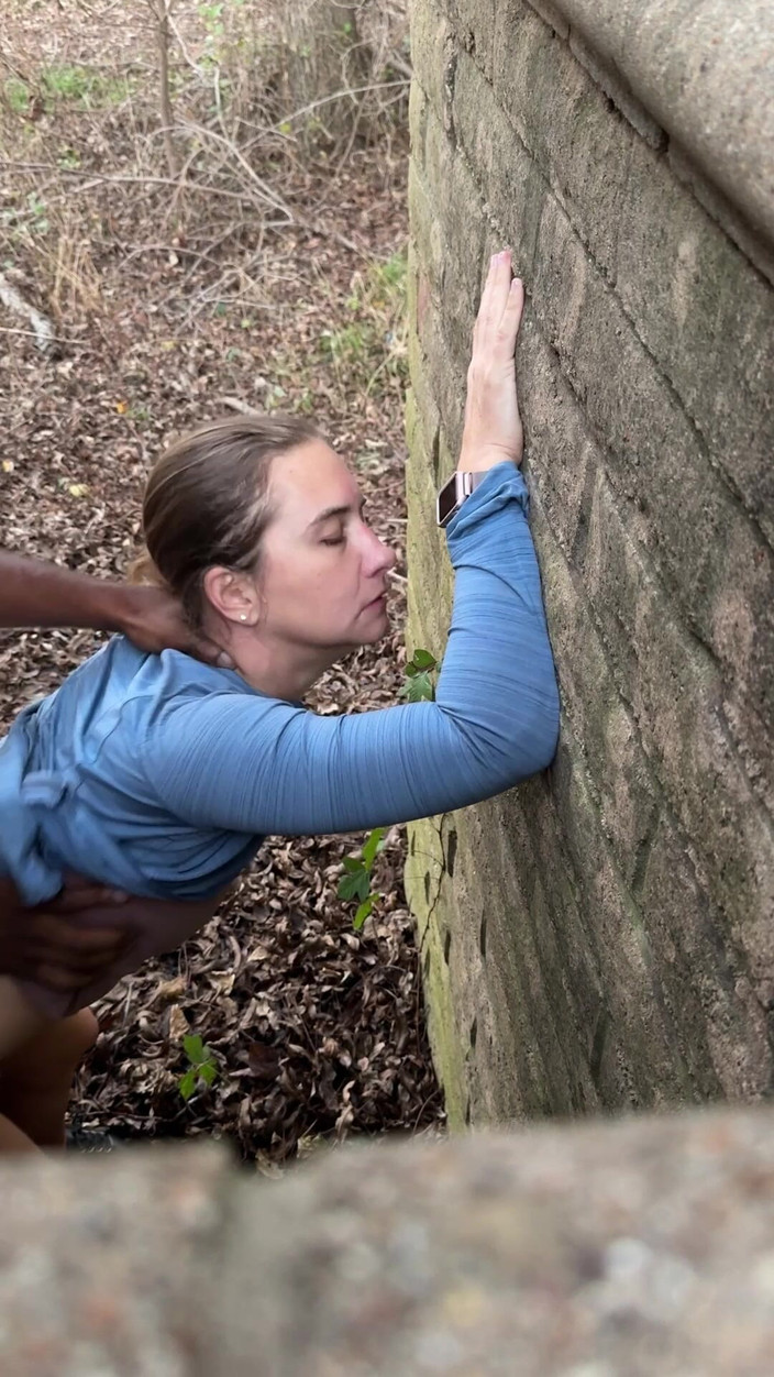 Jackrackemxxx: Il pirata scopa una troia moglie bollente nei boschi