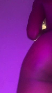 Une black sexy montre ses talents de twerkeuse en POV, gros plan, partie 1
