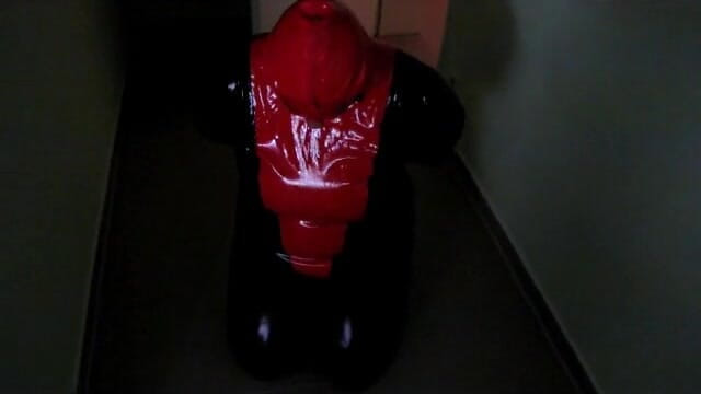 Anna Devot: Petplay in latex suit