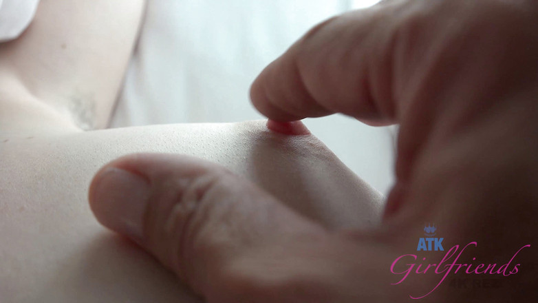 ATK Girlfriends: emma evins के साथ वर्चुअल वेकेशन लंदन 5/6