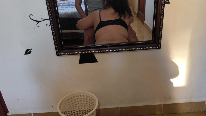 Moo DBOXXX: 隣人の女性はペニスをしゃぶるのが大好きで、売春婦です