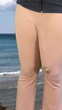 Rumah pantai muncrat sama waria kontol besar