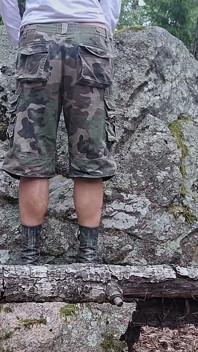 Anální děvka Vám nabízí chlupatý zadek Venku