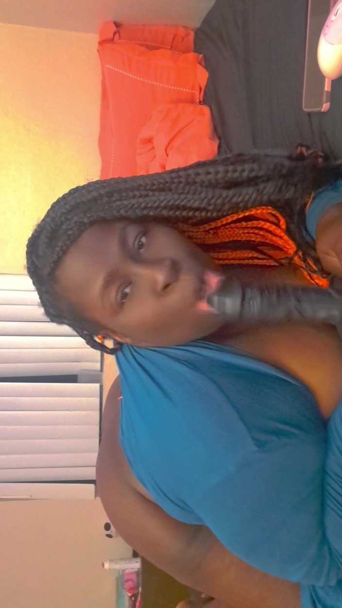 AngelMoca: Позволь мне глубоко заглатить этот член, детка