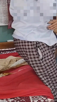 Kakak ipar menelepon saudara ipar dan mengisap penisnya