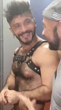 O sexy Kekegil usado cru por Viktor Rom