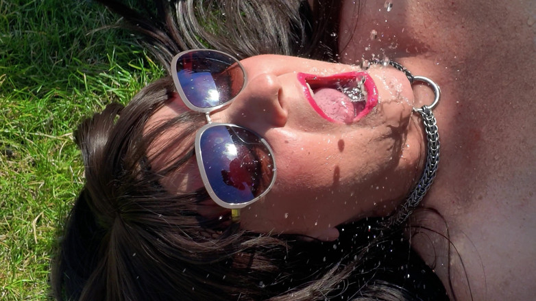 ithastopeefun: Close-up Mouth Filled with Piss - Ithastopeefun