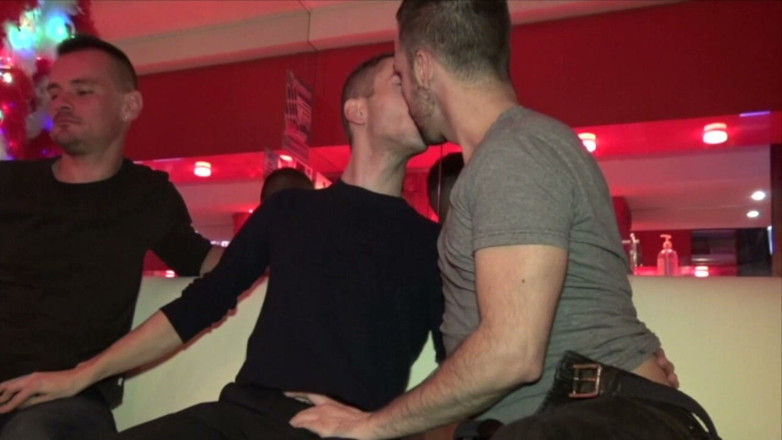 HARD PORN STUDIO: Raw Threesome Sex in Public Sauna