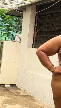 Mallu Big Ass Sexy MILF in Traditional Loincloth and Bodice, Unveiling in Sexy Body Outdoor