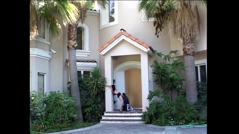 Out Sexxx: Neighbors
