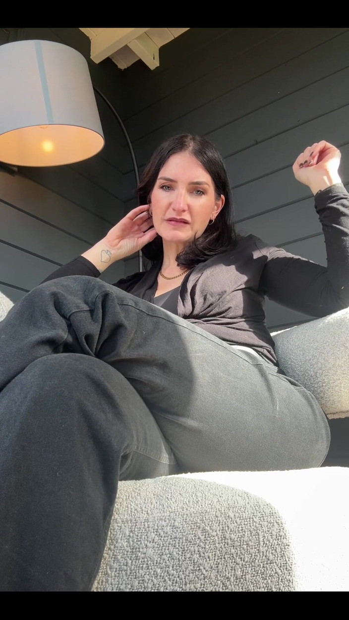 Adreena Winters: Küçük yarak vergisi!