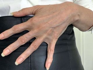 Lady Victoria Valente: Красиві руки, натуральні справжні нігті крупним планом