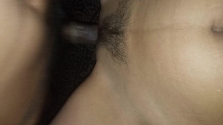 Couple Masti: インドのホットなガールフレンドとボーイフレンドは、コンドームなしでホテルでセックスし、ペニスをしゃぶります