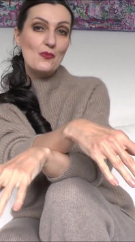 Lady victoria Valente - Cashmere Strick-Outfit, schöne Hände, kurze fingernägel, Nahaufnahmen, WICHsanleitung