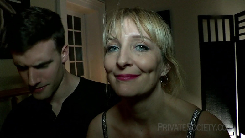Private Society: Vrea sex anal