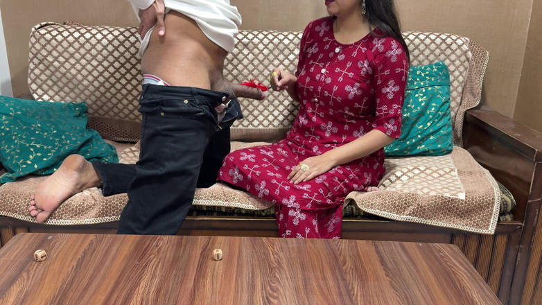 Hornycouple149: Sora vitregă și-a pierdut pizda într-un joc cu zaruri