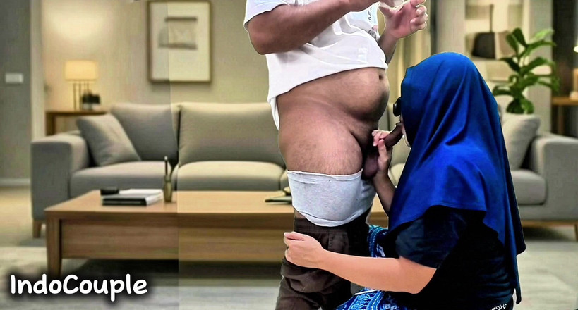 Indo Couple: Подруга її чоловіка приходить додому, щоб пограти з нею у вітальні. Морозиво на члені. Вона їсть сперму з морозивом