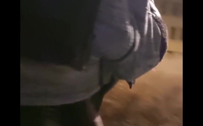 Kinky gay nudist: halkın içinde ilk "yarak dışarı" yürüyüşüm