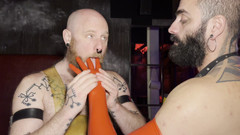The Bearded Master: Ginger Bear被胡子大师撒尿和拳交