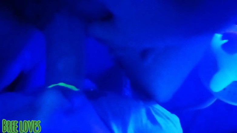 Bree Loves: Una troia con le labbra neon nega lo sperma in...