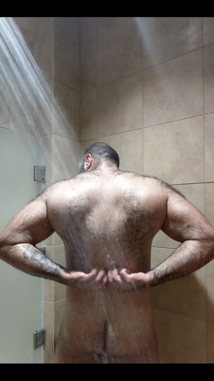 Lobo: Shower Time