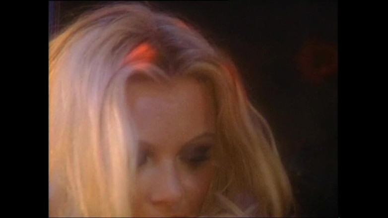 Cinema X: Чувственную милфу в приватном сексе трахнули и кончили на ступни на высоких каблуках в ночном клубе