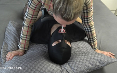 RalphXXXpl: Aldatan Evli Kadın Komşusunu Sikiyor - Kocası Prezervatiften Dölünü Yedi Ve...