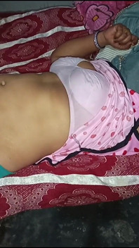 第一次教我继兄的发泄继女做爱，她完全享受无套鸡巴和重口味性爱
