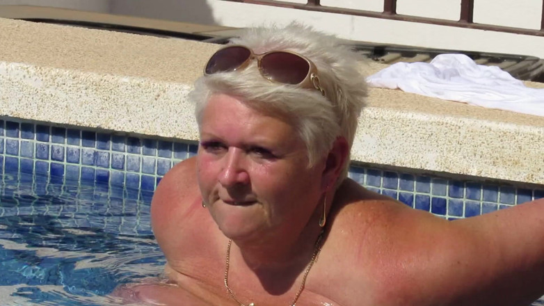 Uk Joolz: Jogo de piscina nua de férias