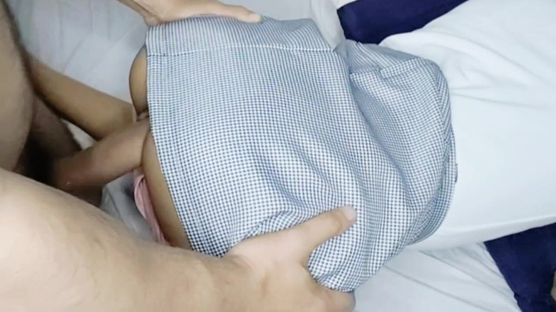 MynameisJuly: Seorang pelajar sekolah pada usia 18 tahun, dia menukar badannya untuk...