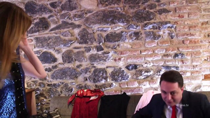 Andrea Dipre Channel: Andrea Dipre tiene sus bolas apretadas por una joven linda
