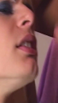 Tinder'dan sarışın seksi transeksüel tays sıkı göt deliğinden sikiliyor