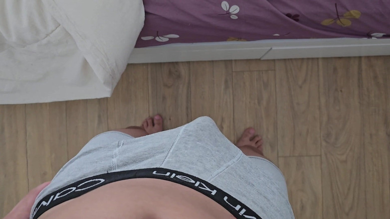 Tunenitovergon: Bruneta Se probouzí s ptákem v ústech