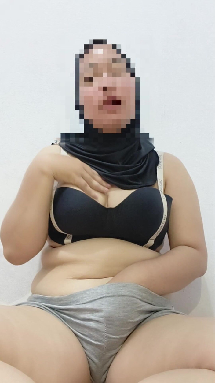 Vaginabig88: 거실에서 외로워하는 시누이
