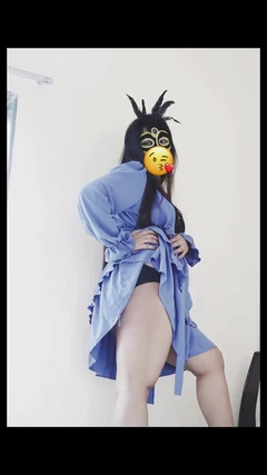 Sonam si sta divertendo con il dildo