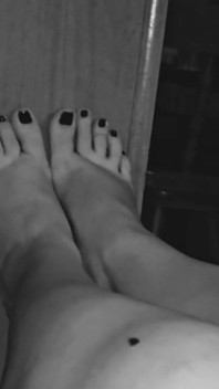 Sexy Toes Shining for Stepdaddy