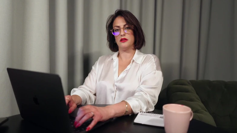 Countess diamond: Disciplinata per perversione al lavoro