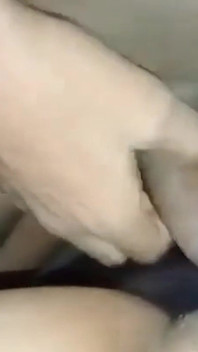 Adik tiri mutirai dan pantat besar berkongkek apabila ibu tiri dan ayah tiri tiada di rumah.