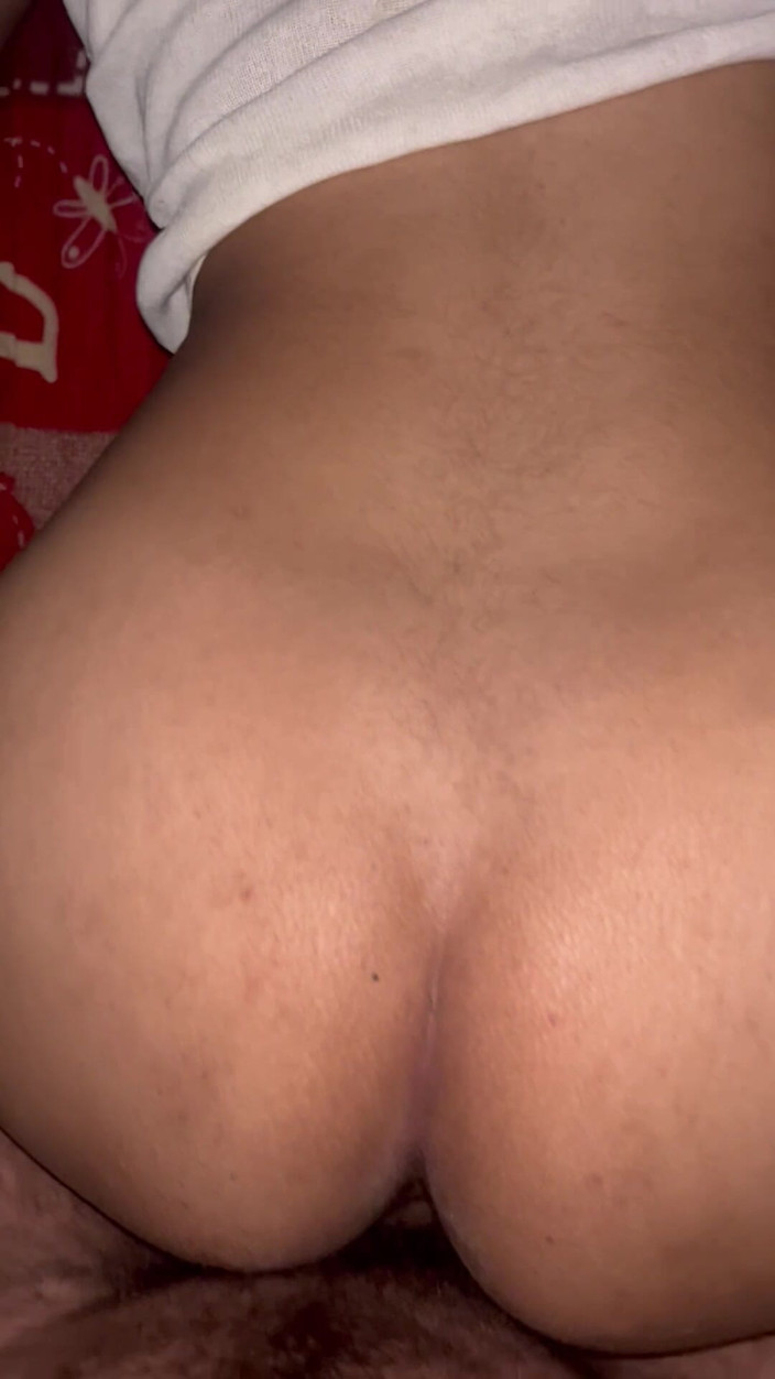 Rishi: インドのティーン女子大生が後背位スタイルで家主に支払います