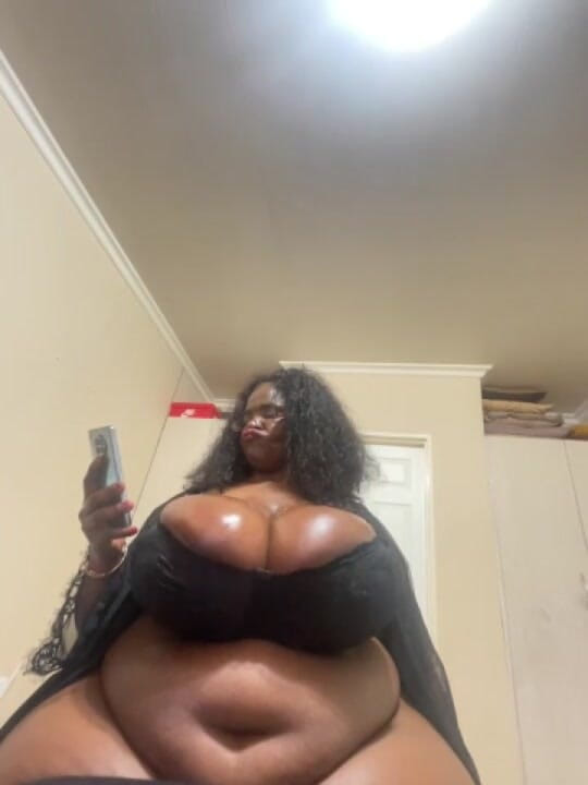 Legendary Booty Overdose: Dev siyah iri güzel kadın striptiz yapıyor