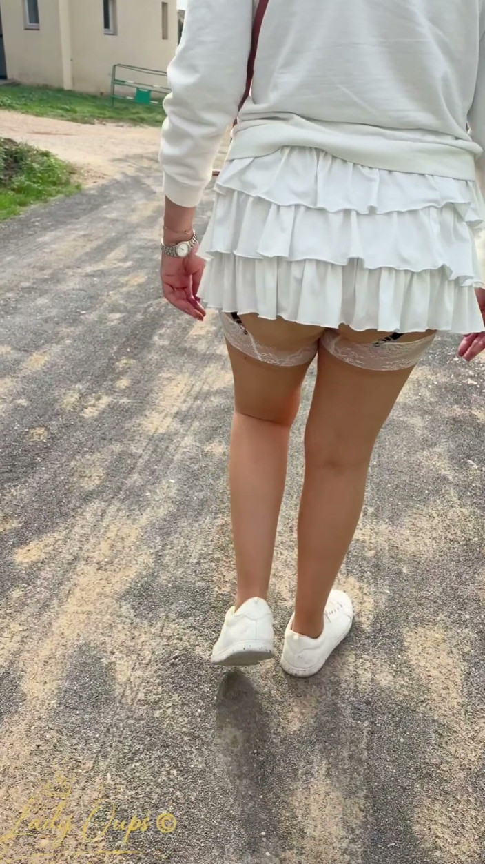 Lady Oups: Lady Oups' Mini Skirt Too Short