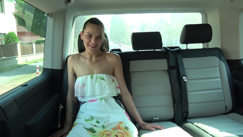 Take Van: Dua cewek hot saling jilat memek becek mereka