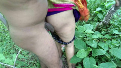 QueenSonali: Scopata nell'erba da uno sconosciuto che prende il cazzo in...