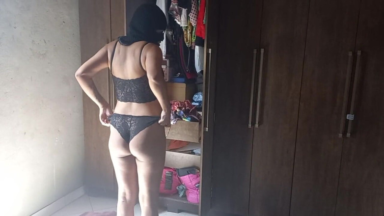 Beatriz De Jesus Silva: You choose which clothing to use in the next video,...