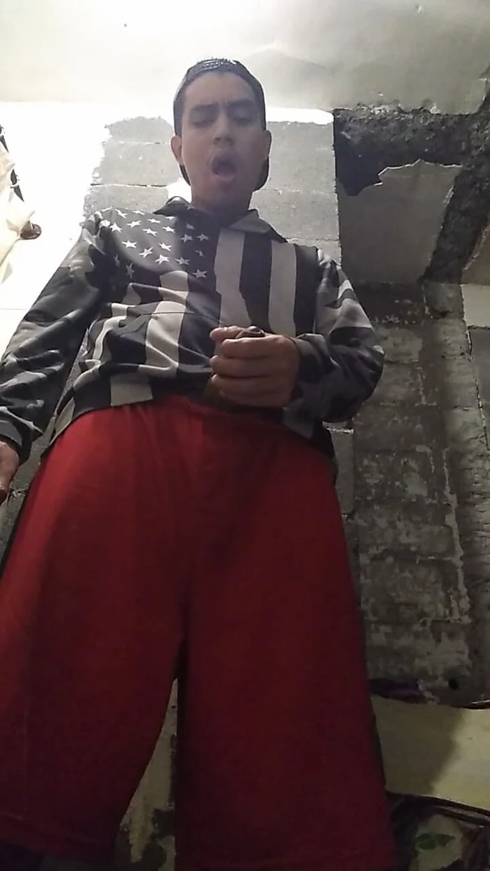 AlexAlejandro13: Estoy a punto de bañarme pero sin antes tirar