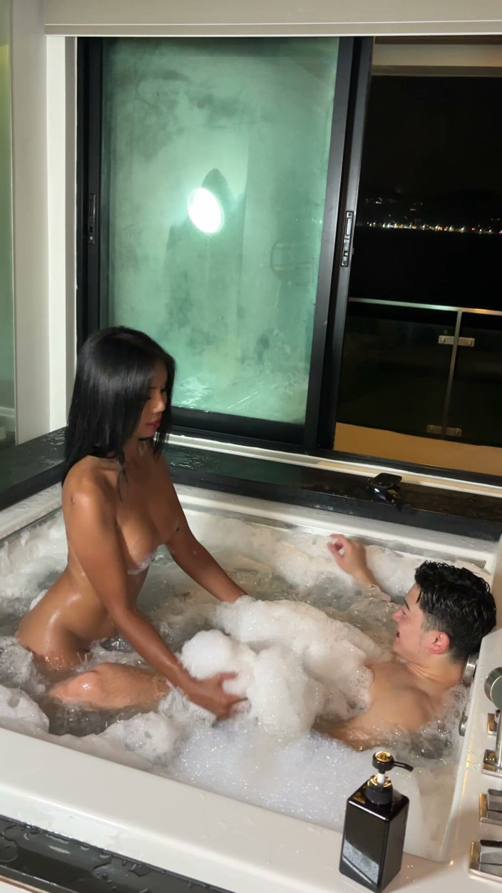 Ladyboy Maria: Jacuzzi Sex with Japanese Man