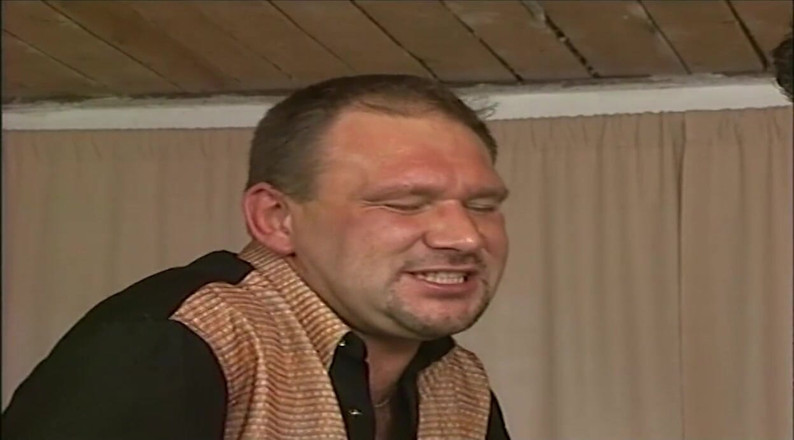 Muschi movie official: Sex în trei dublu penetrat în cur și futai în trei pe masa de...