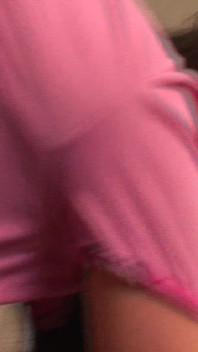 Heiße college-mädchen in szene 1_booty college-mädchen überrascht, indem sie in der klasse vom großen schwanz ihres lehrers gefickt wird