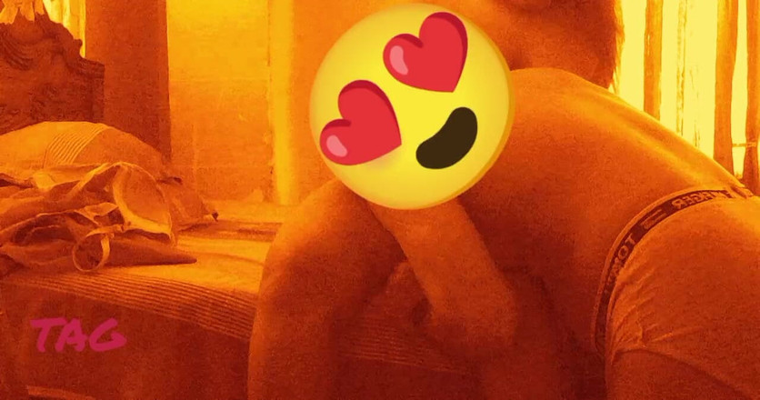 Teensex: 大胸部的热辣女友总是被男友大鸡巴吸引。