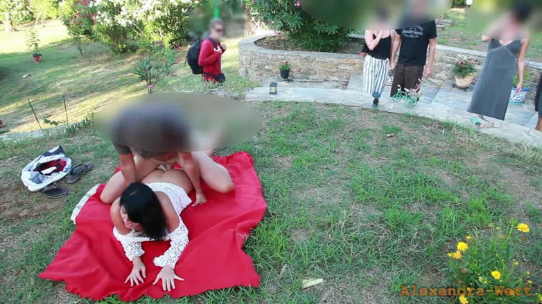 Alexandra Wett: Outdoor extreme !! Free fuck in the botanical garden!